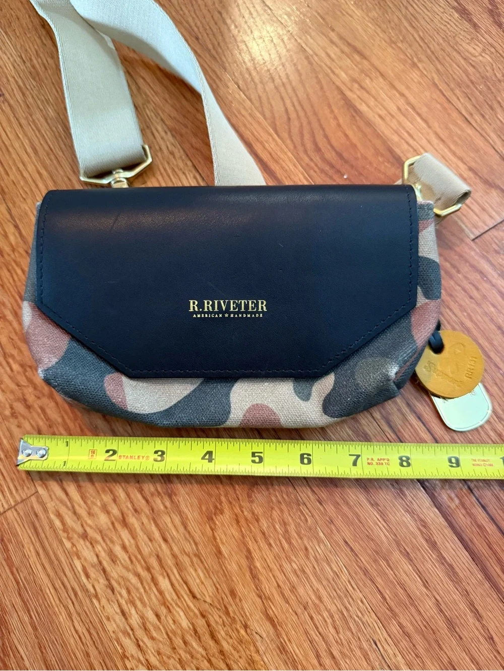 R. Riveter PATTON Crossbody Bag Camo Army Green black Leather adjustable strap_4